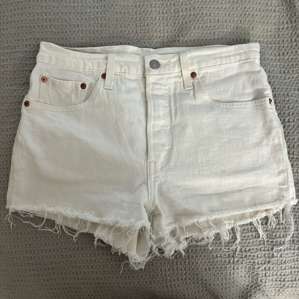 White 501 Levi’s denim shorts - Size 28